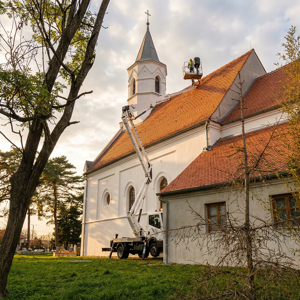 Crkva Dragotin - pranje krova s vlastitom dizalicom IP BAU Auto košara - Najam Dizalice Đakovo
