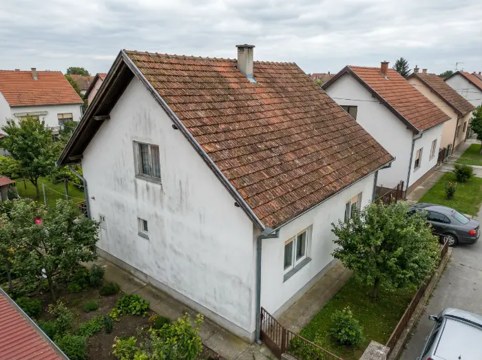 Prije pranja i sliikoniziranja, prljav krov