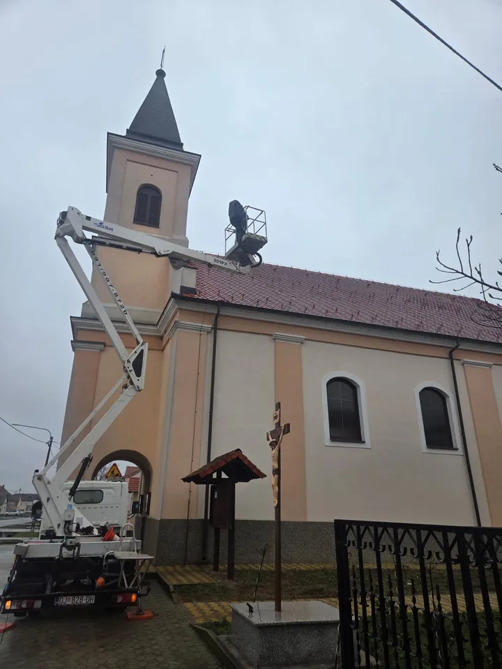 Sanacija Krova na Crkvi u Selcima Đakovačkim (Rad po Kiši)