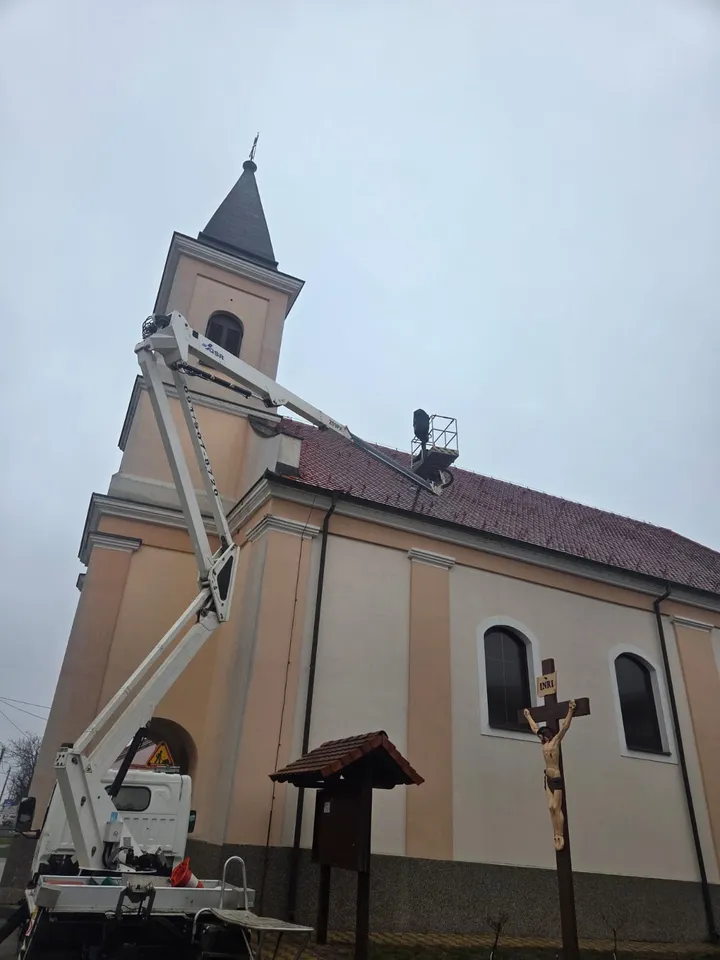 Sanacija Krova na Crkvi u Selcima Đakovačkim (Rad po Kiši)