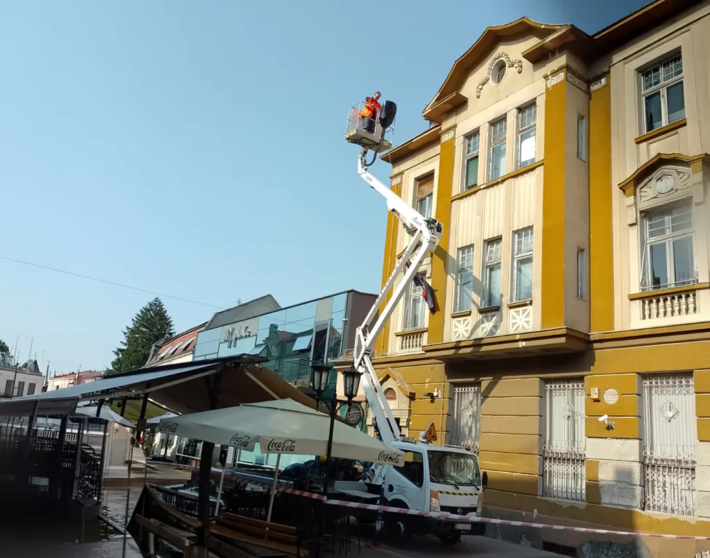 Čišćenje oluka na zgradi Fina Đakovo