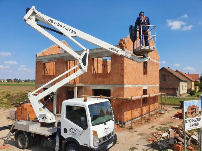 Krovopokrivač Đakovo i izrada krova Đakovo IP BAU u tijeku pregledavanja krova