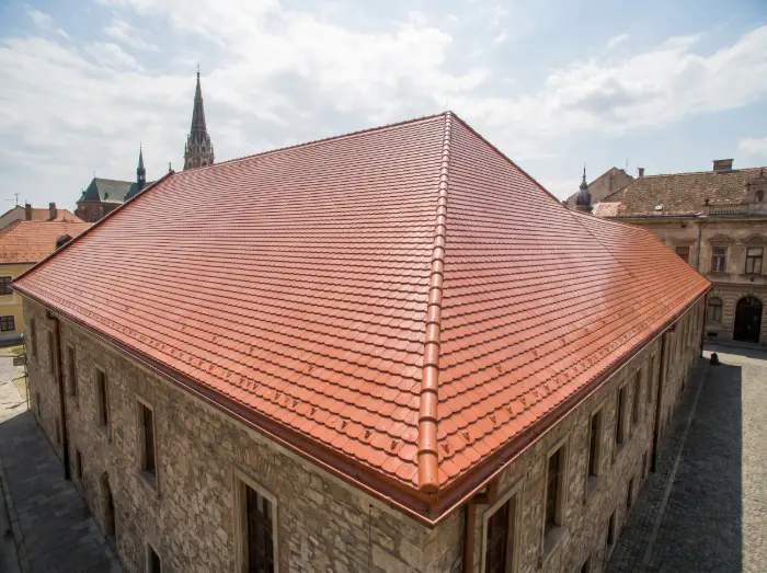 Kosi krov i ravni krov usporedba: Prednosti, mane i razlike u izradi 7 Obnovljeni krov nakon pranja i silikonizacije - Krovopokrivač Đakovo - IP BAU