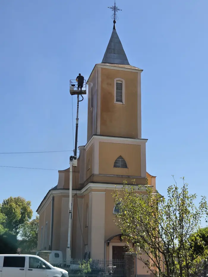 Pranje krova i pranje fasade Budrovci: Vraćamo izvorni sjaj crkci 2 Pranje krova i pranje fasade crkve u Budrovcima (1)